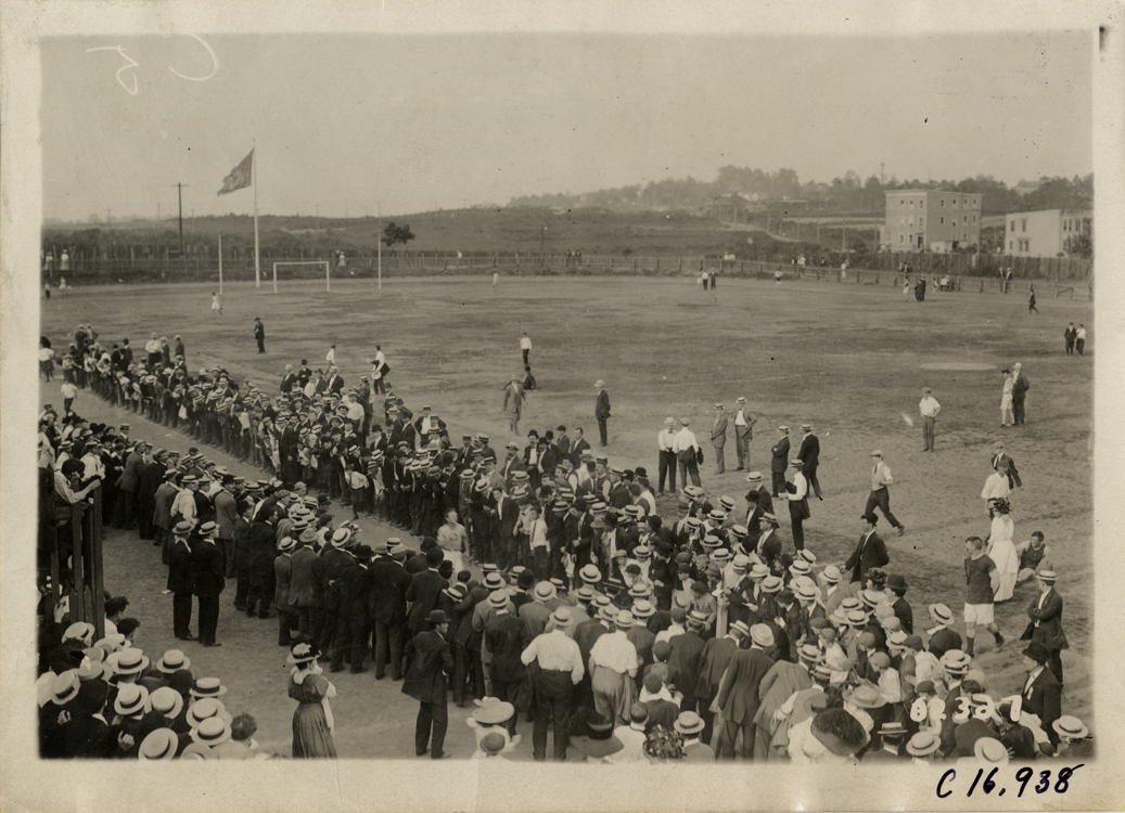 Spectators, 1910 Flatbush Marathon