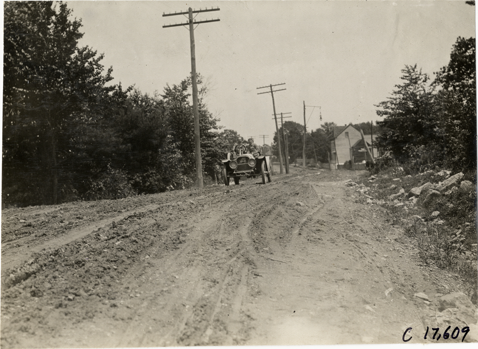 Motorists in Haynes automobile, 1909 Catskill-Berkshire Tour