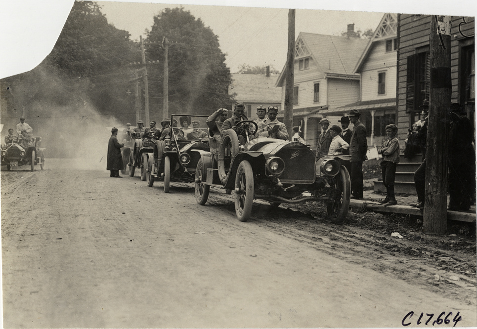 Motorists in Knox automobile, 1909 Catskill-Berkshire Tour