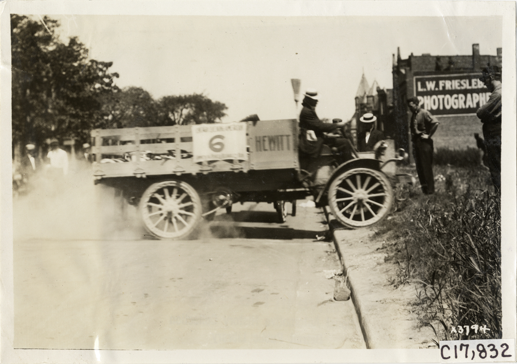 Motorists in Hewitt truck, 1911 Chicago Reliability Run