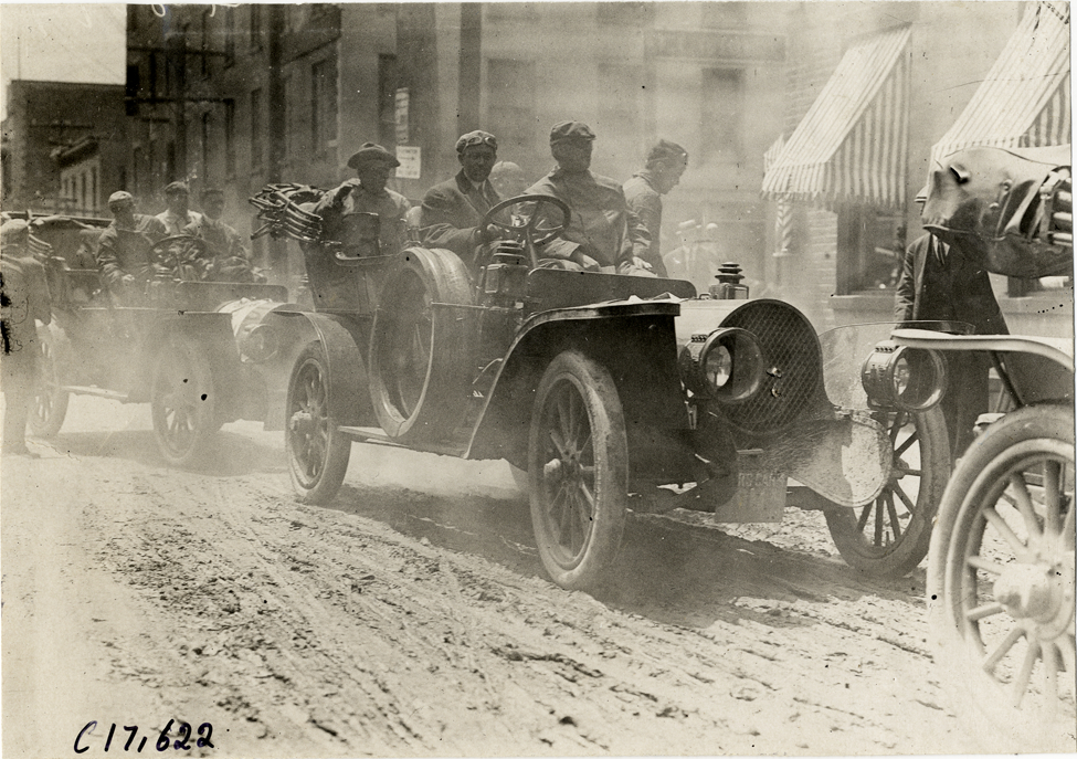 Motorists in Franklin automobile, 1909 Catskill-Berkshire Tour