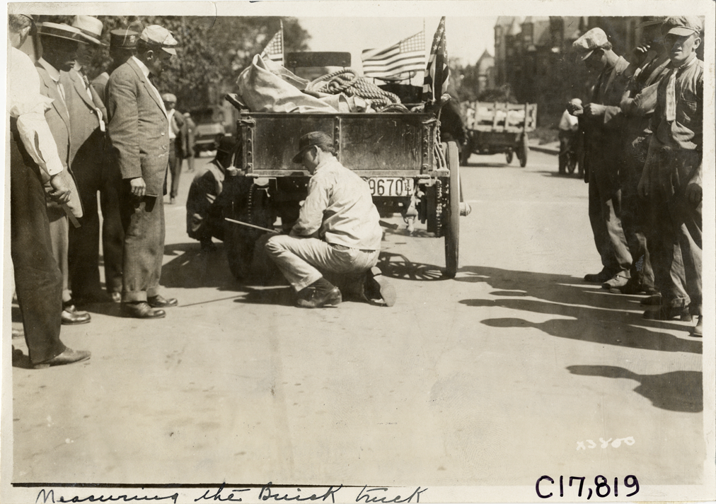 Official measuring Buick truck, 1911 Chicago Reliability Run
