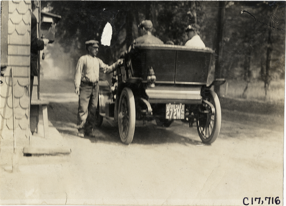 Motorists in Standard automobile stopping at toll booth, 1909 Catskill-Berkshire Tour