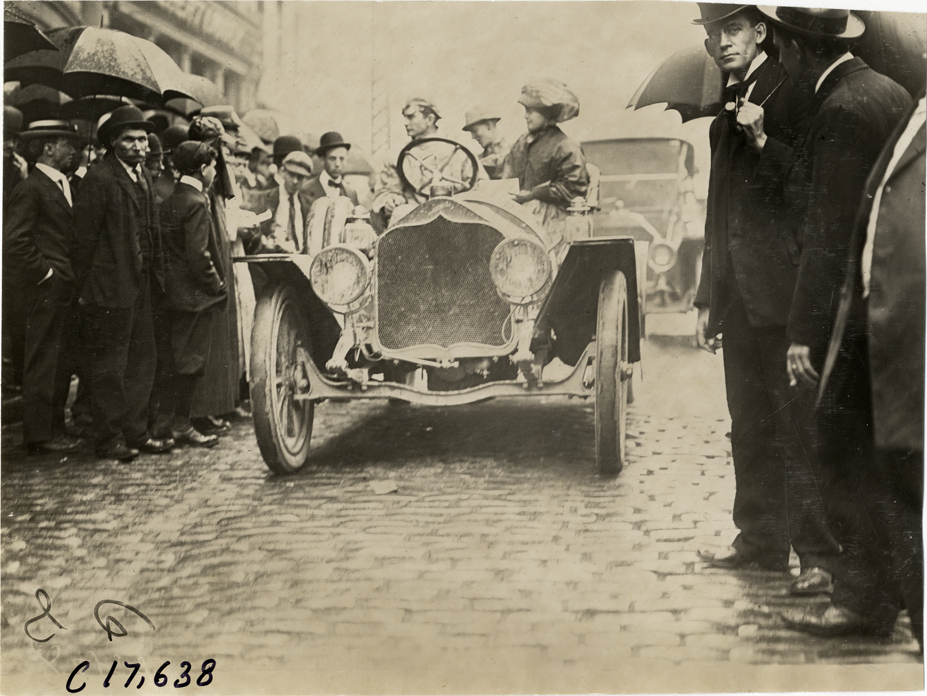Motorists in automobile, 1909 Catskill-Berkshire Tour