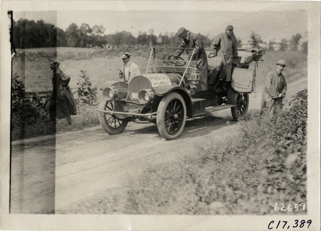Motorists with press car, 1910 Brooklyn Dealers Reliability Run
