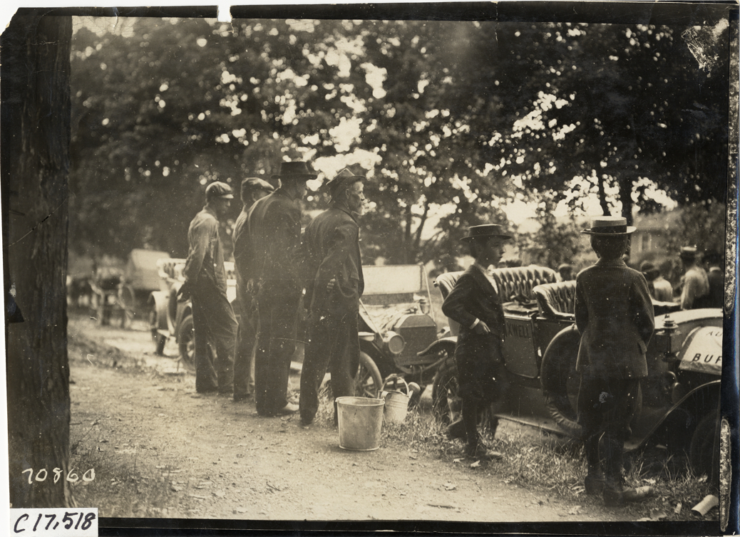 Men and boys on roadside, 1911 Buffalo Reliability Run