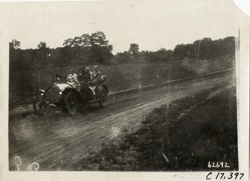 Motorists in automobile, 1910 Brooklyn Dealers Reliability Run