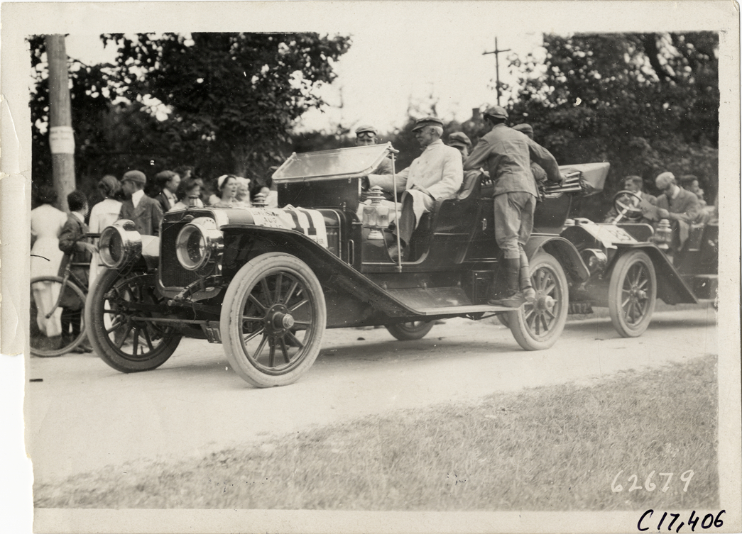 Motorists in automobile, 1910 Brooklyn Dealers Reliability Run