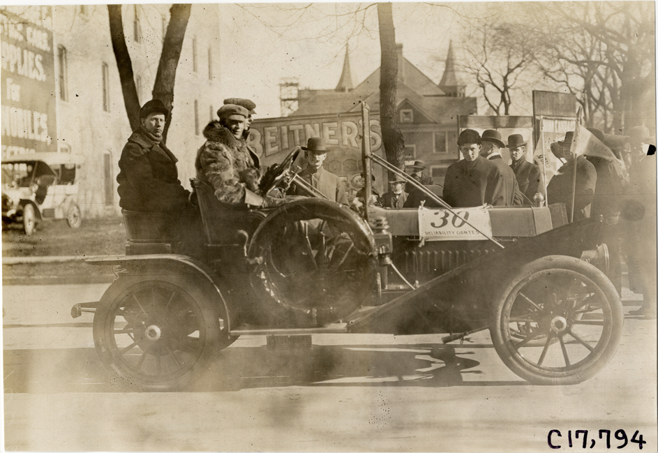 Ralph Owen and passengers in Oldsmobile automobile, 1907 Chicago Reliability Run