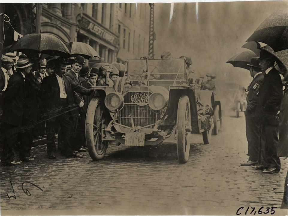 C.H. Larson and passengers in Oldsmobile, 1909 Catskill-Berkshire Tour