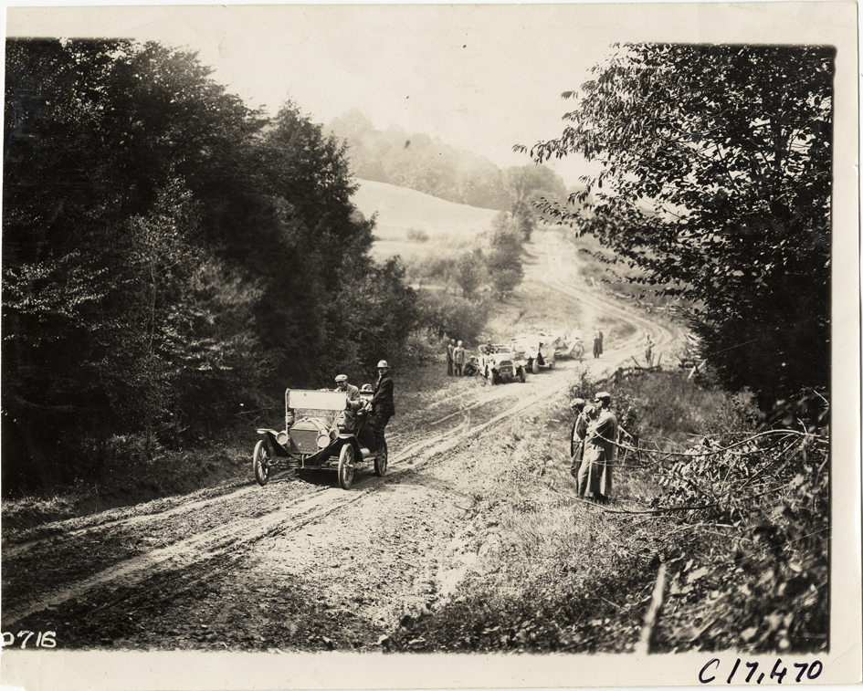 Motorists with automobiles, 1911 Buffalo Reliability Run