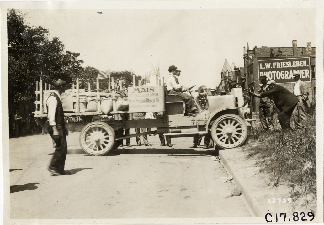 Motorists in Mais truck, 1911 Chicago Reliability Run