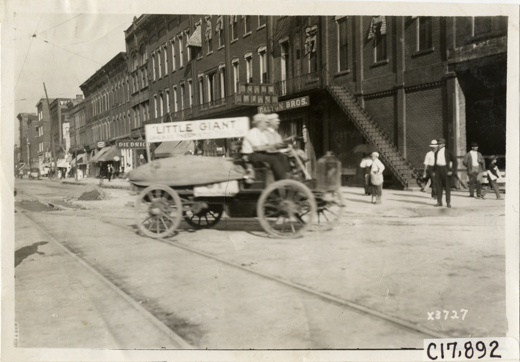Motorists in Little Giant truck at Jackson, Michigan, 1911 Chicago Reliability Run