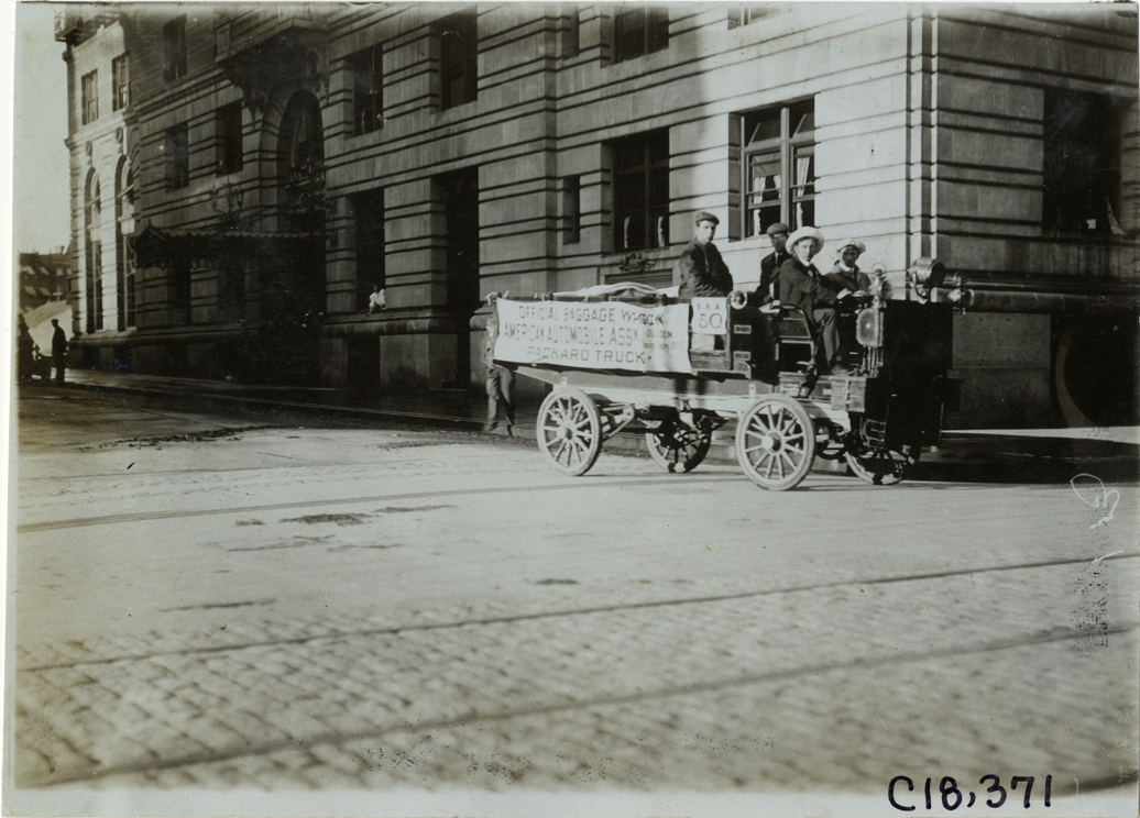 Motorists in Packard baggage wagon, 1905 Glidden Tour