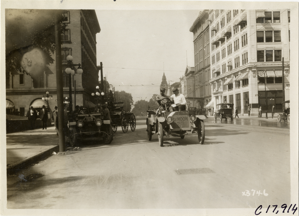 Motorists in Le Moon truck, 1911 Chicago Reliability Run