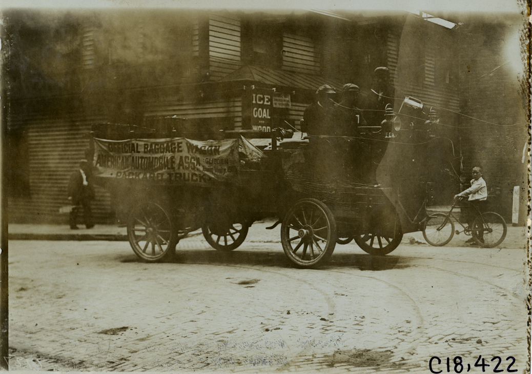 Motorists in Packard baggage wagon, 1905 Glidden Tour