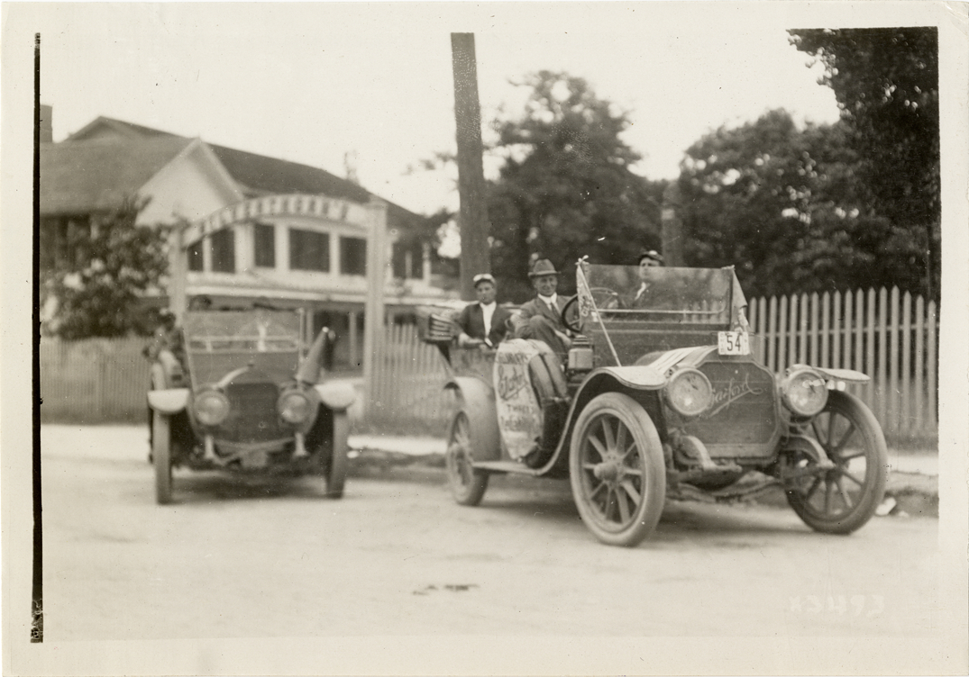 Motorists in Garford pilot automobile, 1911 Cleveland Reliability Run