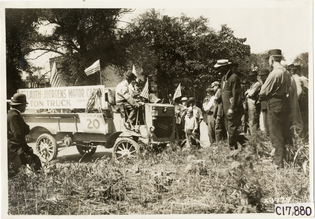 Motorists in McLauth-Juergens truck, 1911 Chicago Reliability Run