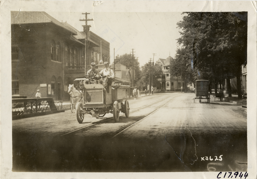 Motorists in Gramm truck, 1911 Chicago Reliability Run