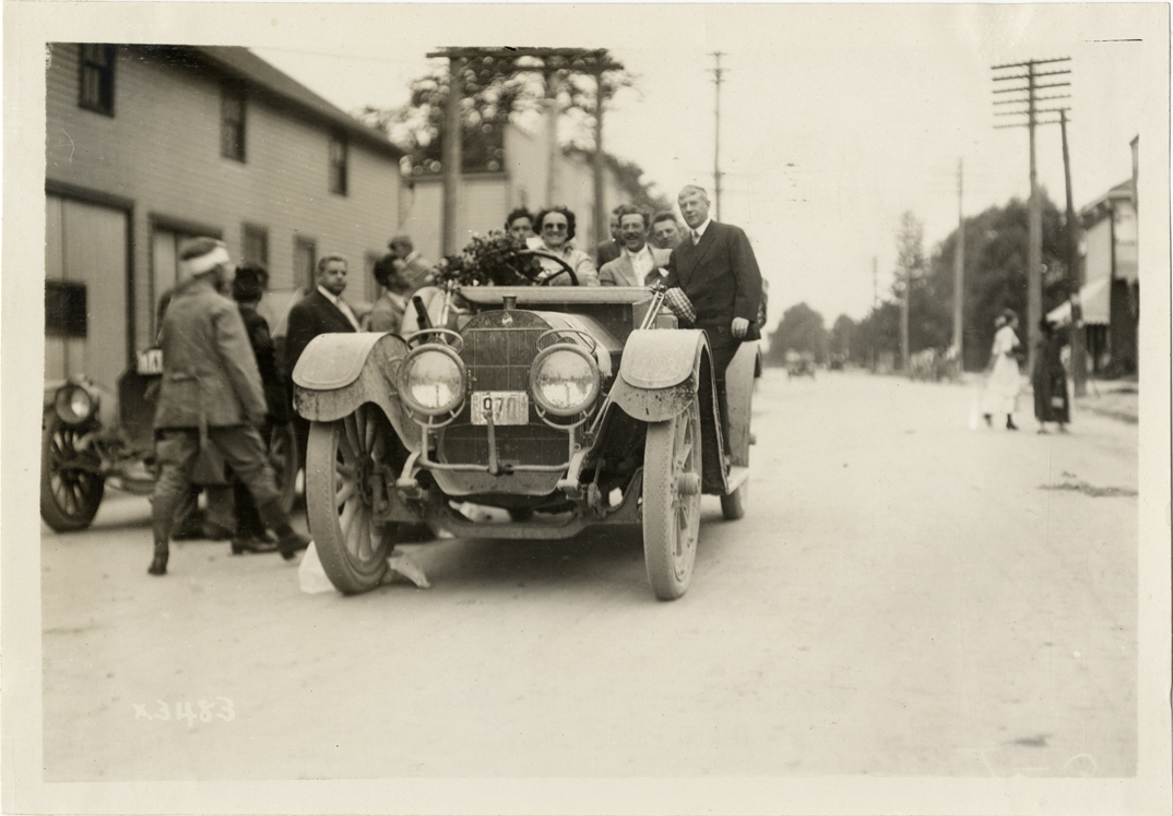 Motorists in automobile, 1911 Cleveland Reliability Run