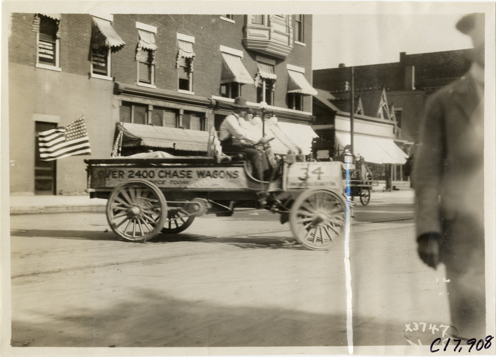 Motorists in Chase truck, 1911 Chicago Reliability Run