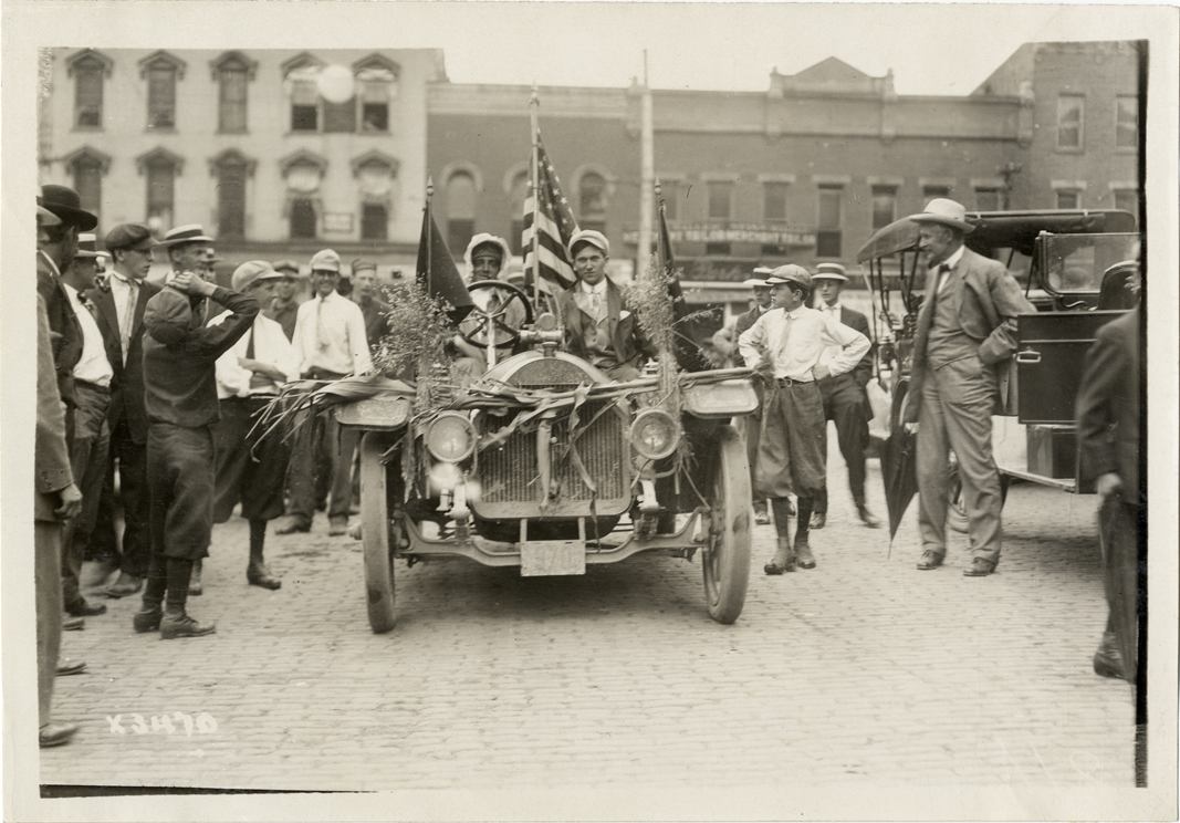 Motorists in automobile, 1911 Cleveland Reliability Run
