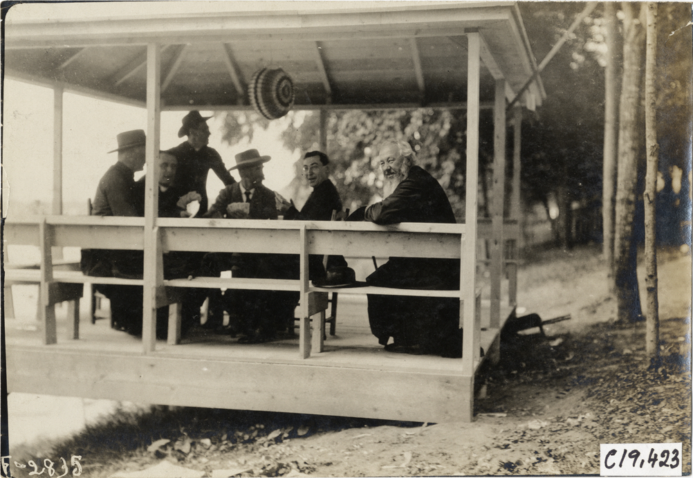 Men playing cards, 1906 Glidden Tour