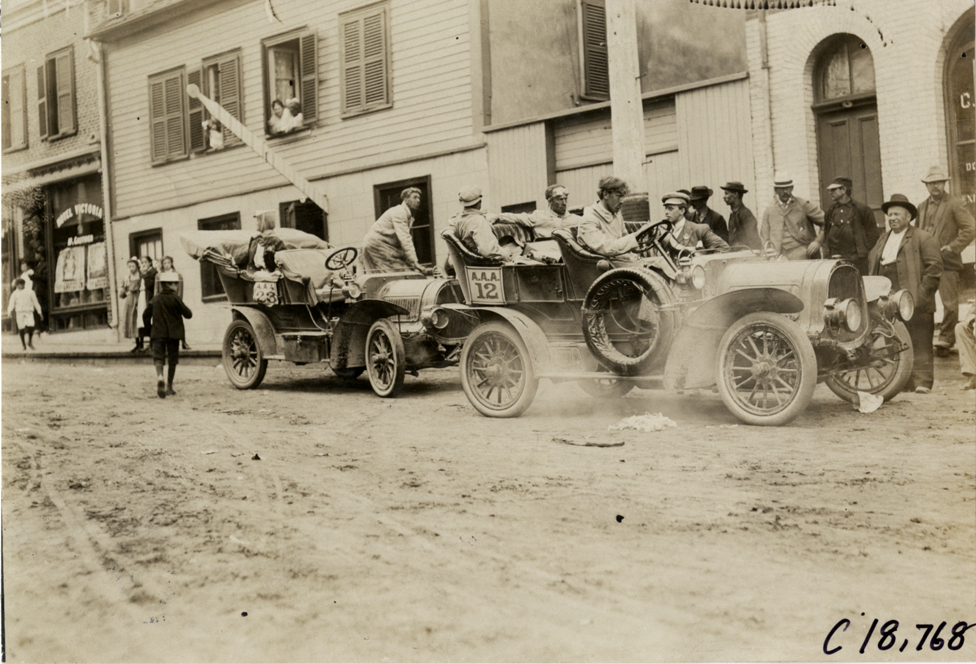 Motorists with Pope-Hartford automobiles, 1906 Glidden Tour