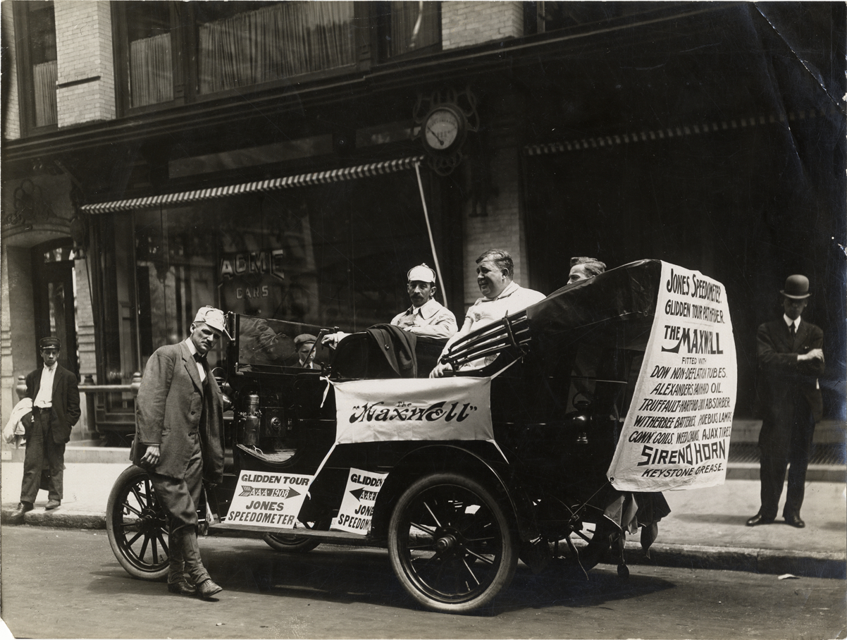 Motorists posing with Maxwell automobile, 1908 Glidden Tour