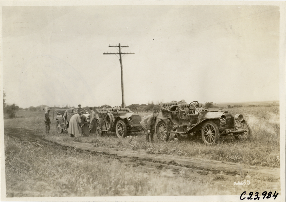 Motorists with automobiles on roadside, 1910 Glidden Tour
