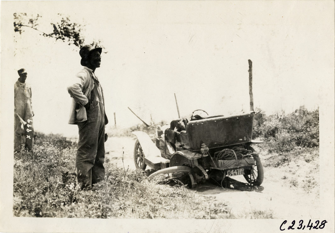 Disabled automobile, 1910 Glidden Tour