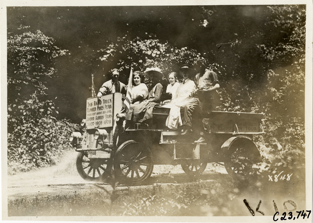 Women posing with motorists in Rapid truck, 1910 Glidden Tour
