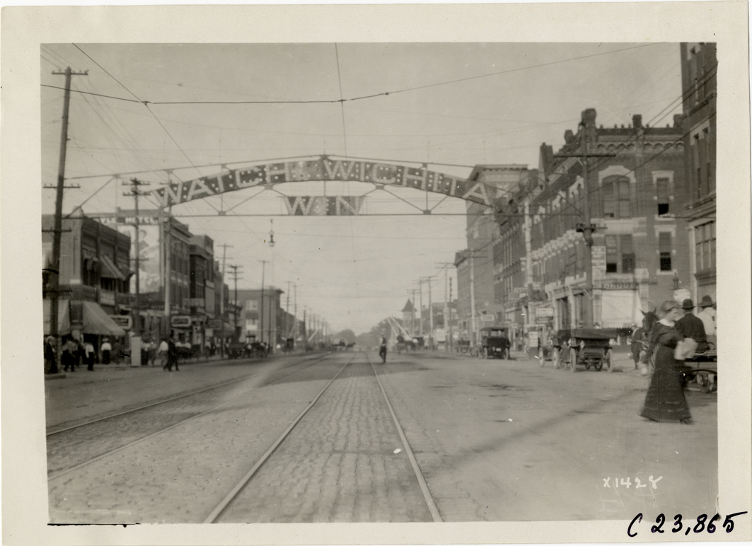 Banner over street at Wichita, Kansas, 1910 Glidden Tour