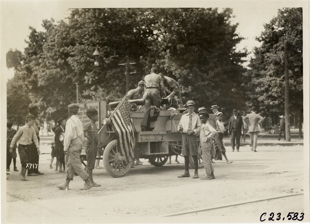Motorists with Rapid truck , 1910 Glidden Tour