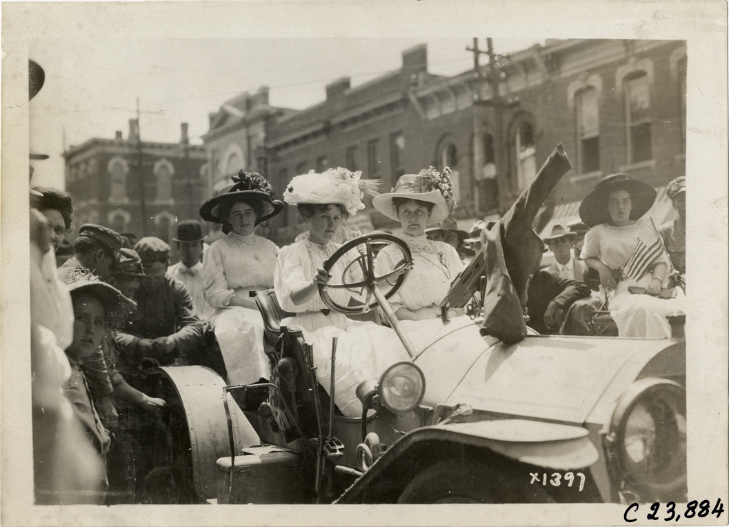 Women in automobile, 1910 Glidden Tour