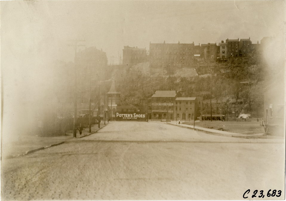 Buildings on hill, 1910 Glidden Tour