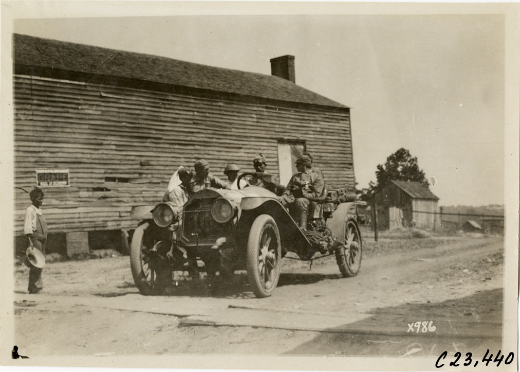 Motorists in Lexington automobile, 1910 Glidden Tour