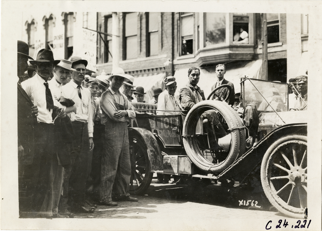 Motorists posing in Moline automobile, 1910 Glidden Tour