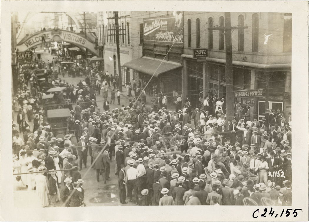 Crowd surrounding automobiles in street, 1910 Glidden Tour