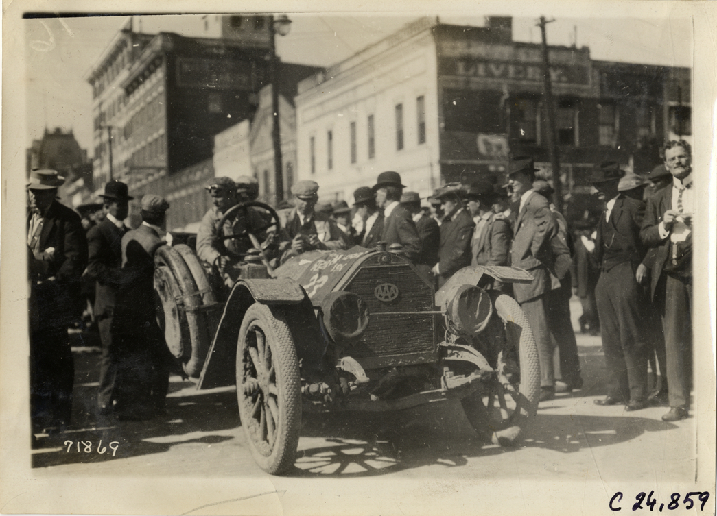 Motorists in automobile at Macon, Georgia, 1911 Glidden Tour