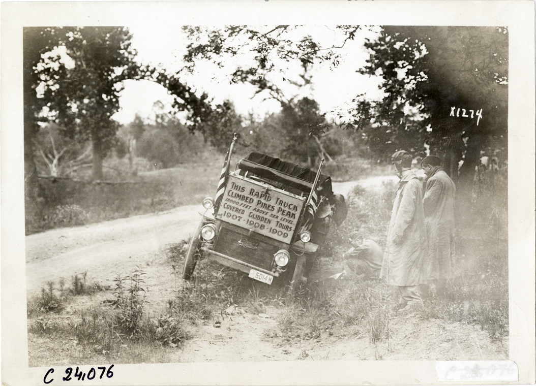 Motorists with Rapid truck on roadside, 1910 Glidden Tour