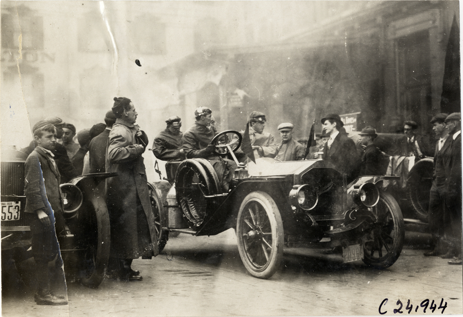 Motorists in Pullman automobile, 1909 Harrisburg Endurance Run