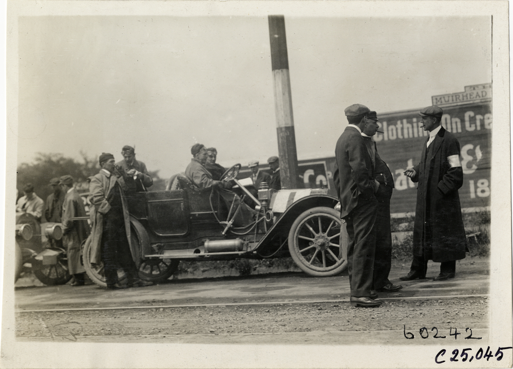 Motorists in Chalmers automobile, 1910 Hartford Endurance Run