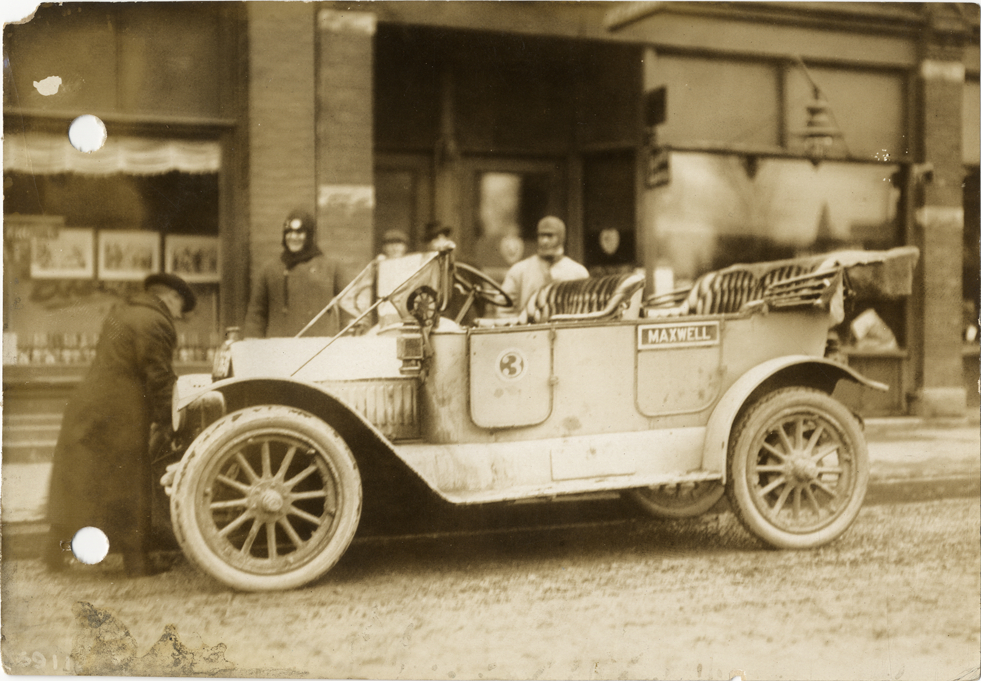 Maxwell automobile at Detroit, Michigan, 1912 Glidden Tour