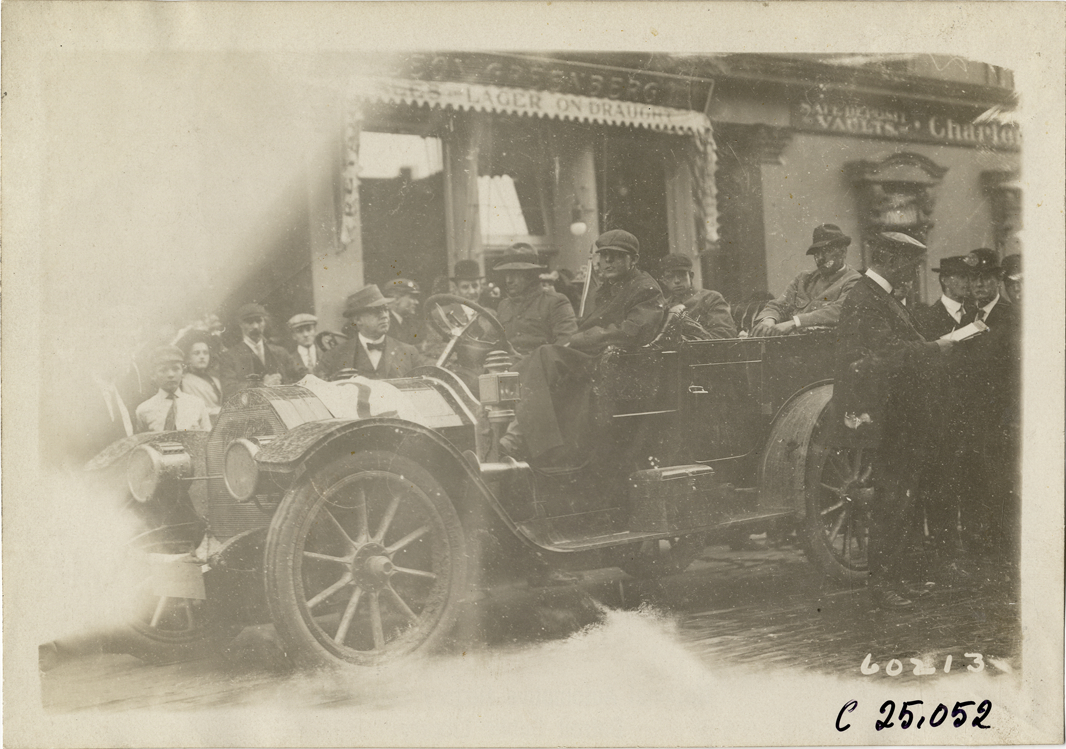 Motorists in Chalmers automobile, 1910 Hartford Endurance Run