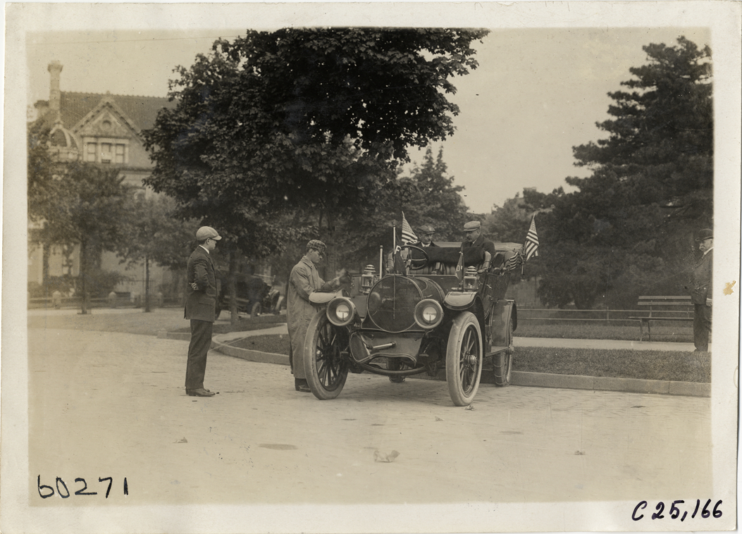 Motorists with Franklin automobile, 1910 Long Island Endurance Run