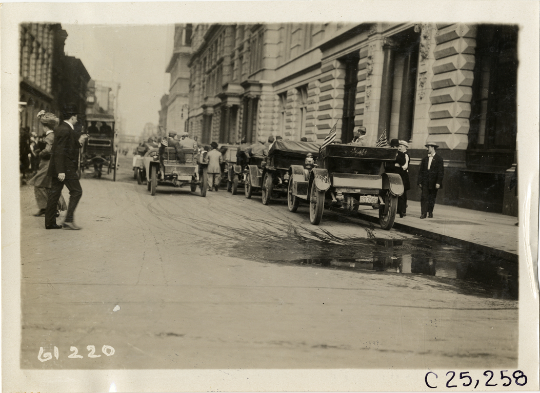 Motorists in automobiles lined up in street, 1910 Montauk Point Reliability Run
