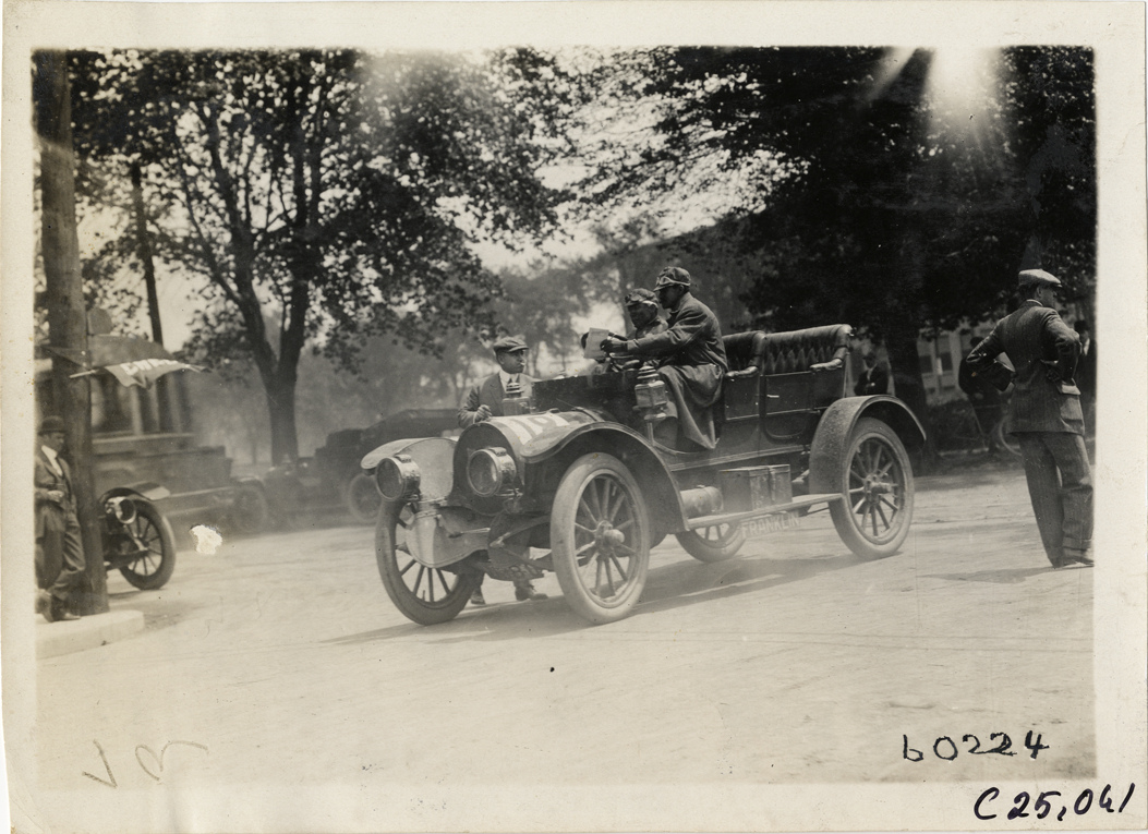 Motorists in Franklin automobile, 1910 Hartford Endurance Run