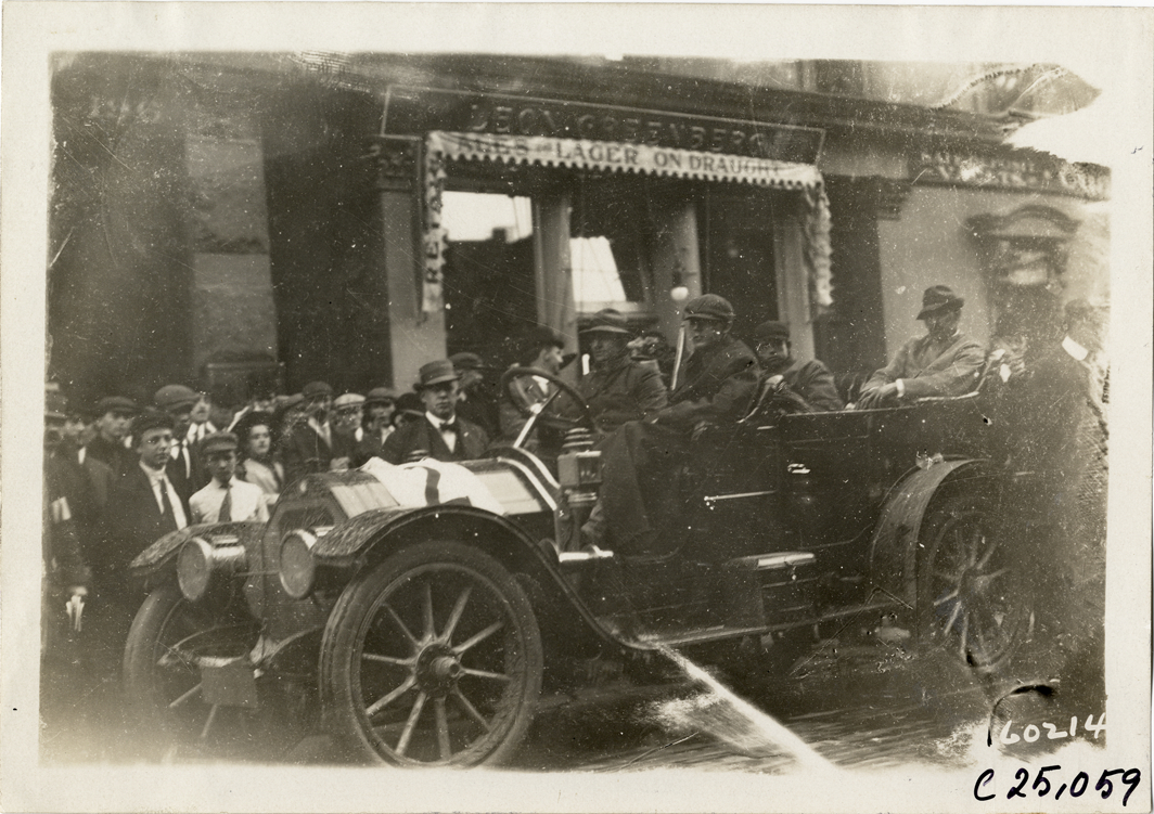 Motorists in Chalmers automobile, 1910 Hartford Endurance Run