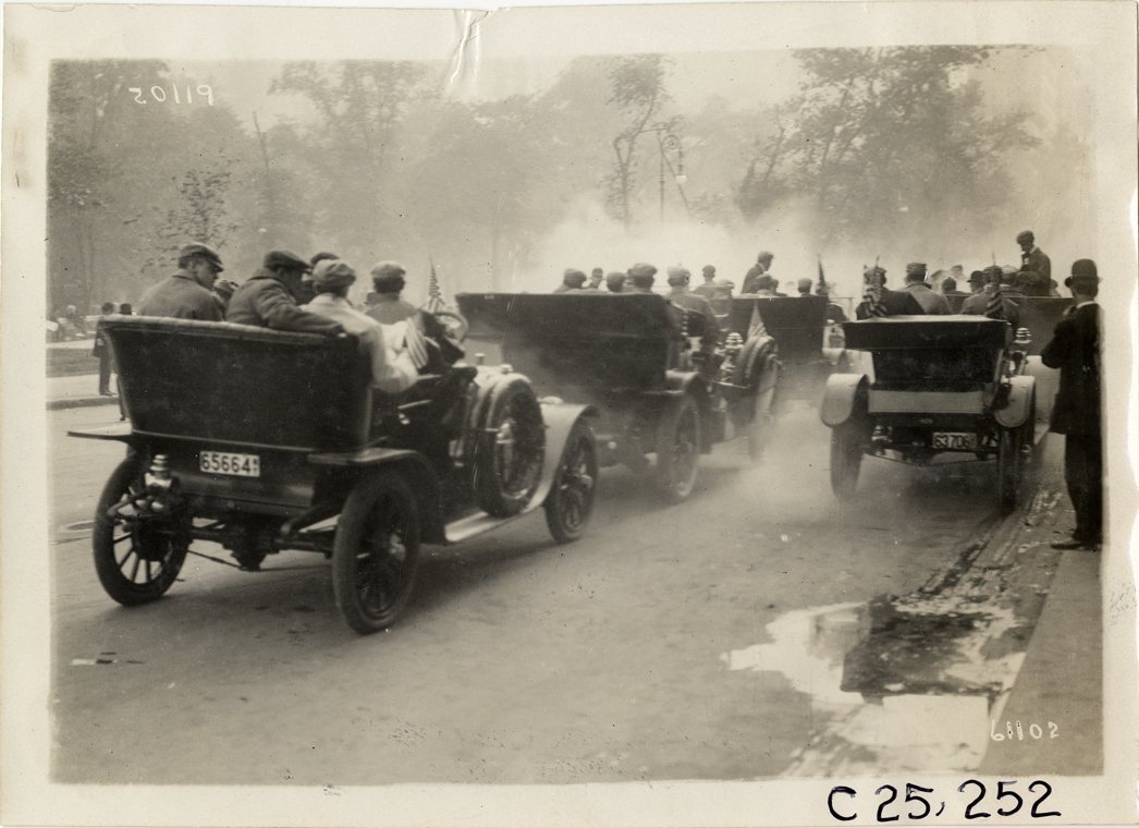 Automobiles lined up in street, 1910 Montauk Point Reliability Run